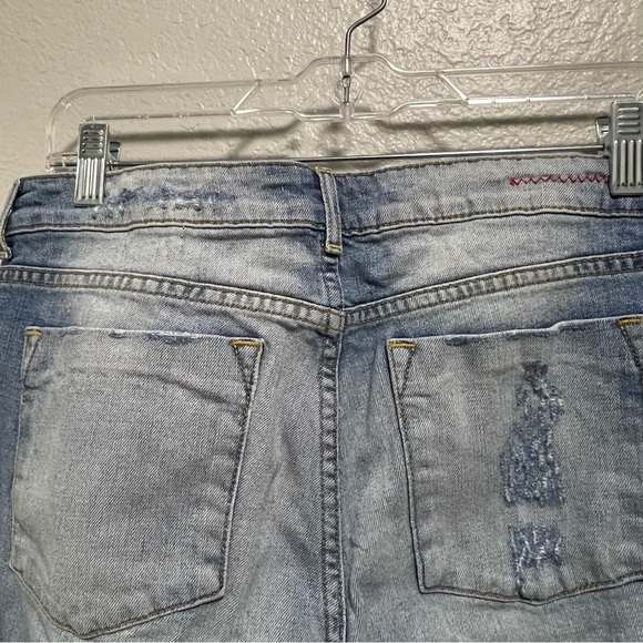 Alice + Olivia Midrise Amazing Ripped Boyfriend Jeans Size 30 - Picture 8 of 8